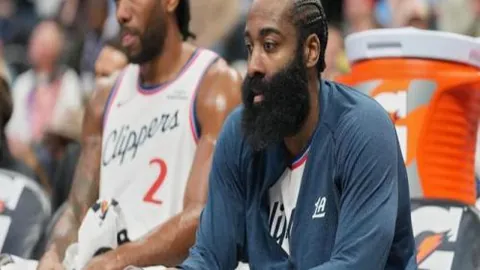 国足“金手套”揭晓！独木难支赢得球迷敬佩，疑有其他打算？